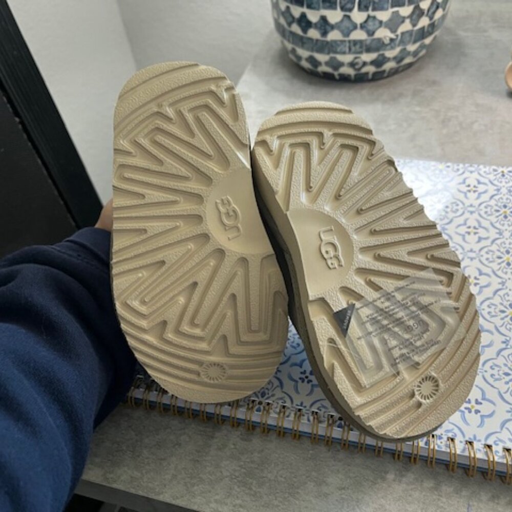UGG Tasman II Toddlers size 7 - Picture 2 of 5